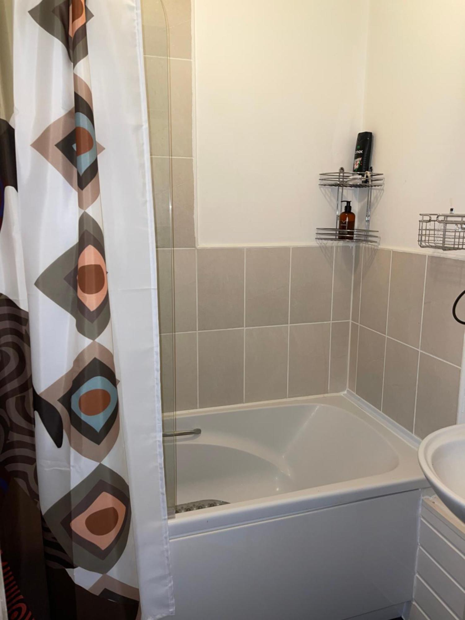 Crescent Apartment - Modern 1 Bedroom First Floor Goodmayes Buitenkant foto