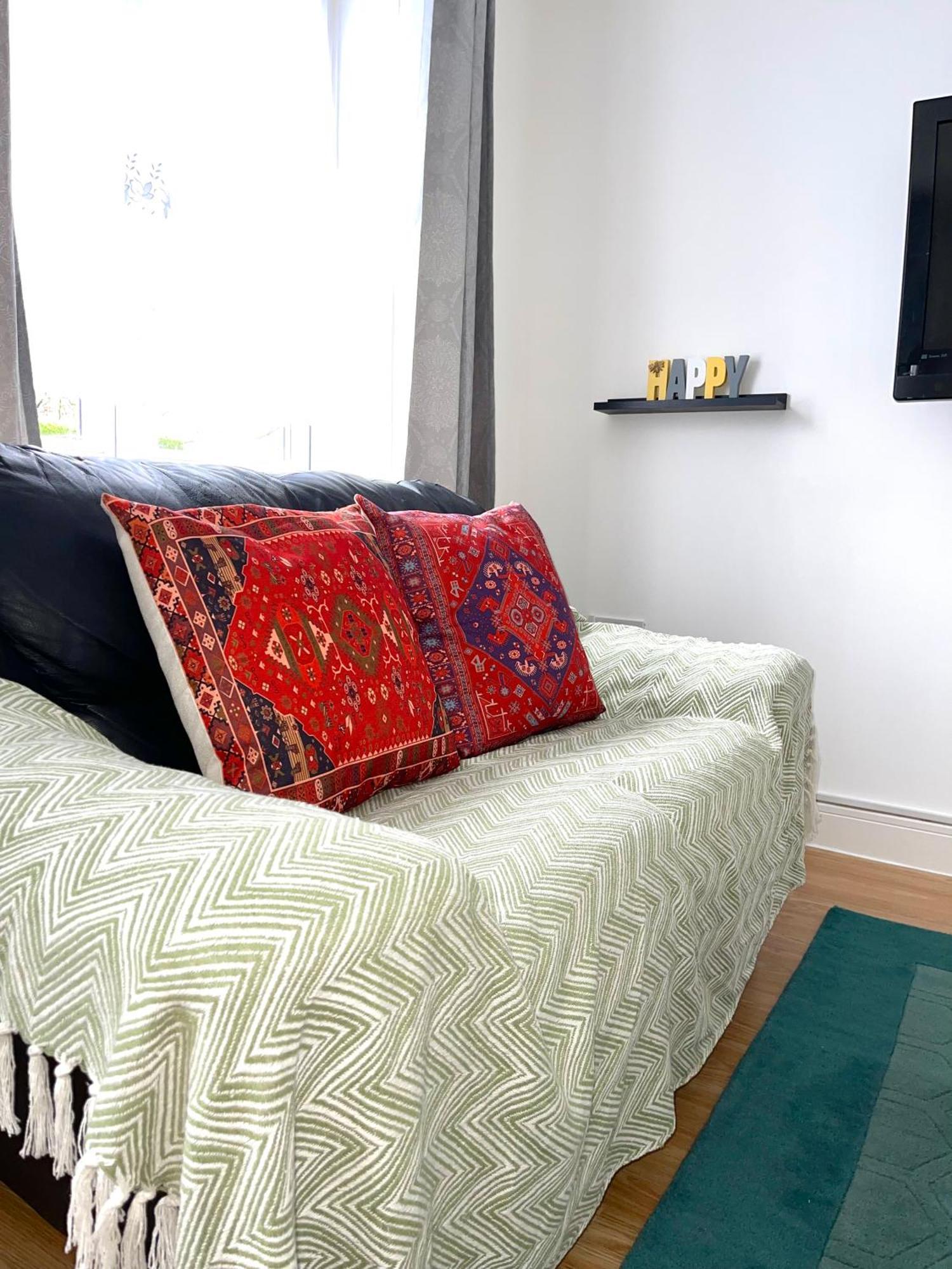 Crescent Apartment - Modern 1 Bedroom First Floor Goodmayes Buitenkant foto