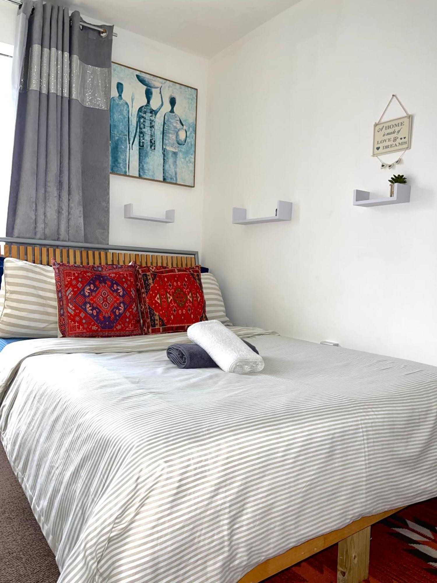 Crescent Apartment - Modern 1 Bedroom First Floor Goodmayes Buitenkant foto