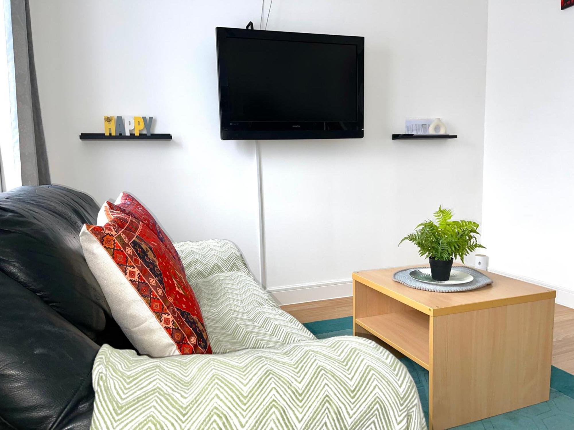 Crescent Apartment - Modern 1 Bedroom First Floor Goodmayes Buitenkant foto